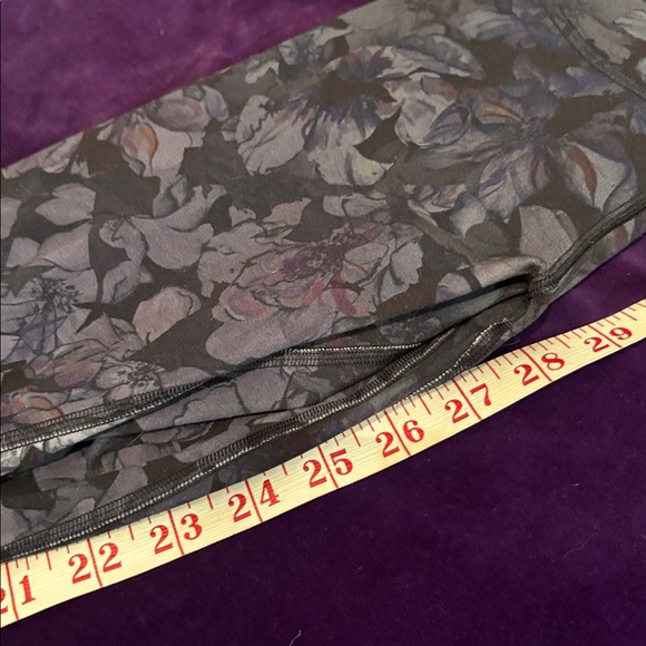 Lululemon Athletica Purple/Black Floral Leggings Sz 2 - Picture 6 of 8